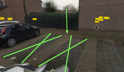 Groen kruis op 2 parkeerplekken Brugakker waar e-laadpaal wordt geplaatst