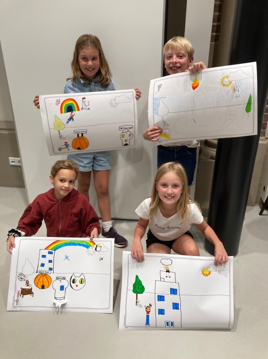 Afbeelding met Menselijk gezicht, kleding, glimlach, persoon

Door AI gegenereerde inhoud is mogelijk onjuist.