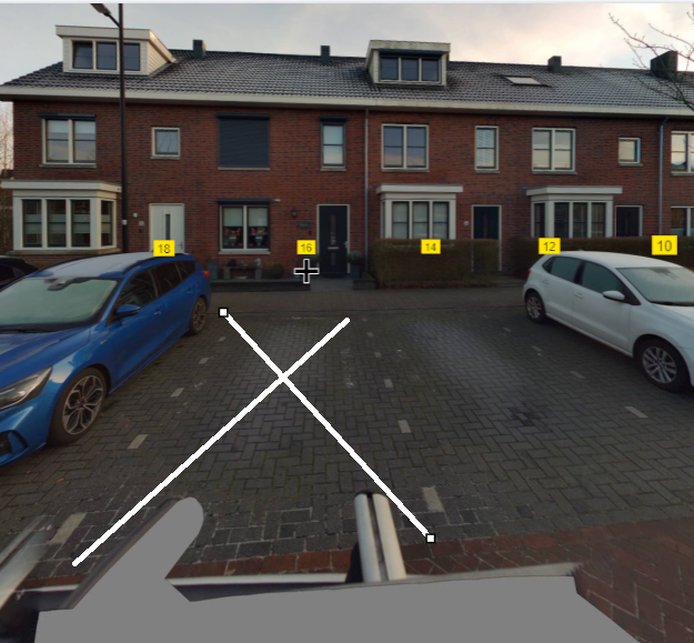 Wit kruis over beoogd gehandicaptenparkeerplaats nabij Marshof 16
