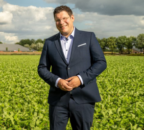 Afbeelding met hemel, persoon, buitenshuis, kleding

Door AI gegenereerde inhoud is mogelijk onjuist.