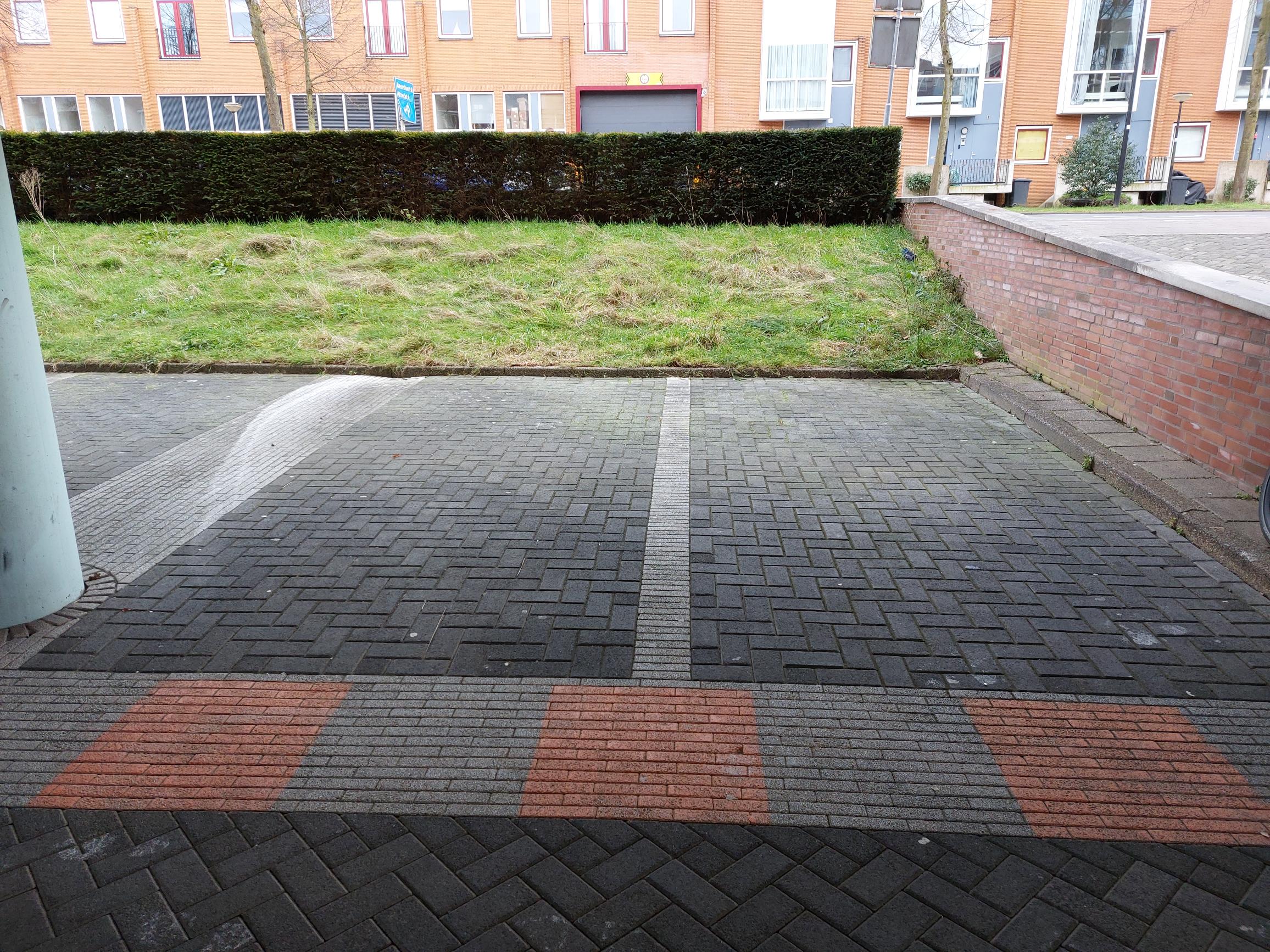 2 parkeerplaatsen t.h.v. Antonlaan 203