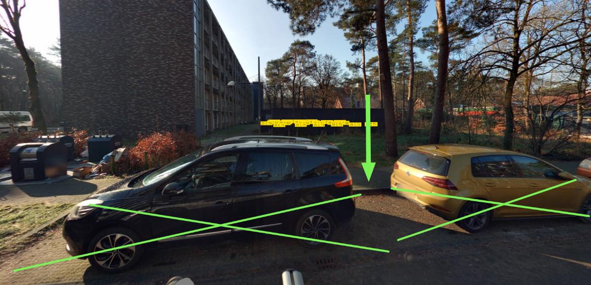 Parkeerplaatsen Prinses Marijkelaan 229 met groene kruisen waar e-laadpalen komen