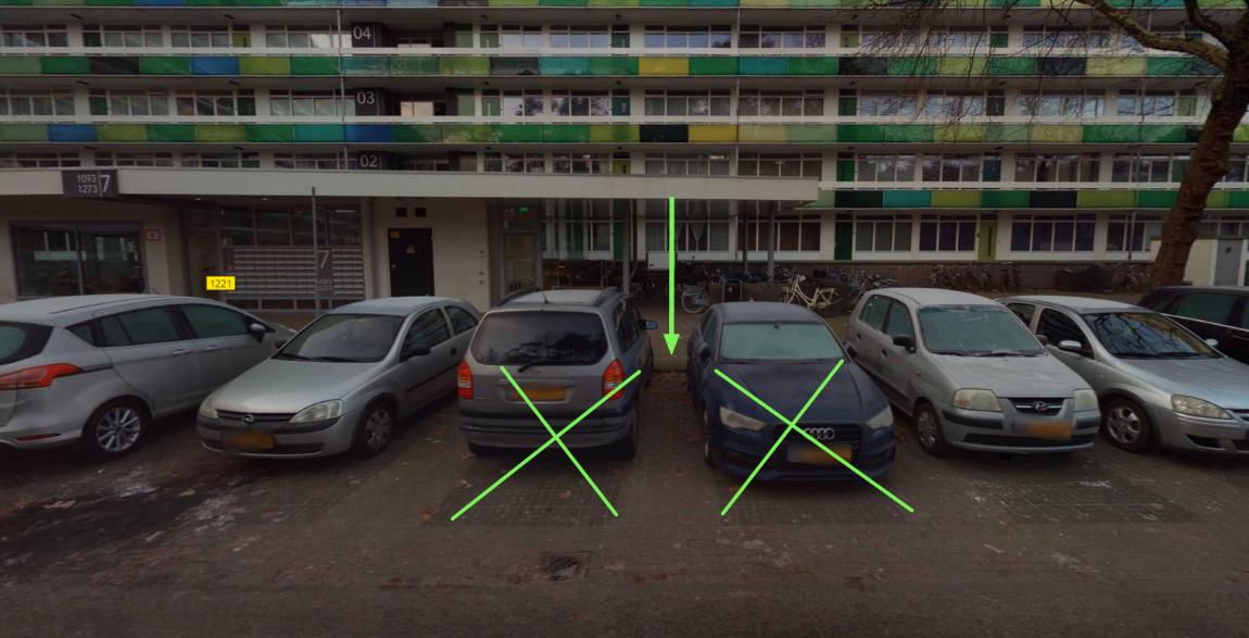 Parkeerplaatsen Laan van Vollenhove 1101 met groene kruisen waar e-laadpalen komen