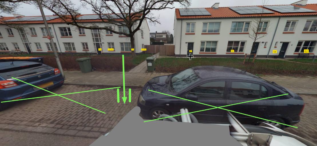 Parkeerplaatsen Cornelis Schellingerlaan 68 met groene kruisen waar e-laadpalen komen