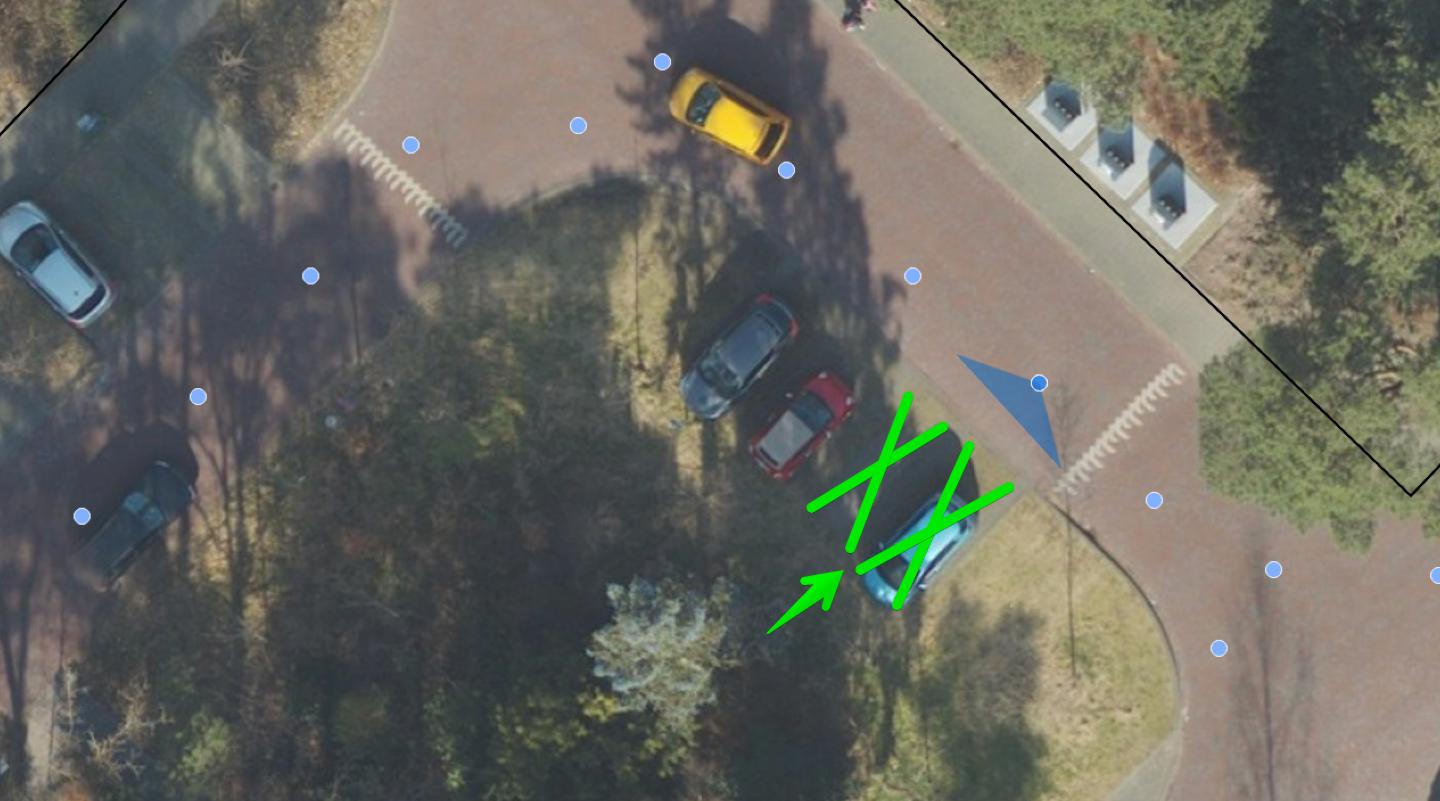 Luchtfoto met 2 kruisen waar de laadpaal komt