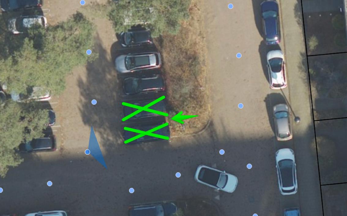 luchtfoto met groene kruisen waar laadpaal komt