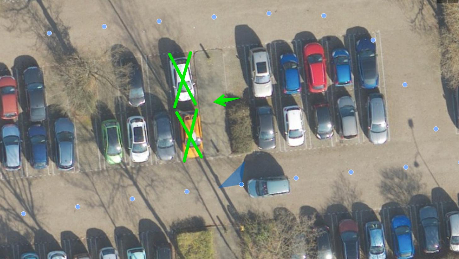 luchtfoto met 2 getekende groene kruisen waar laadplek komt