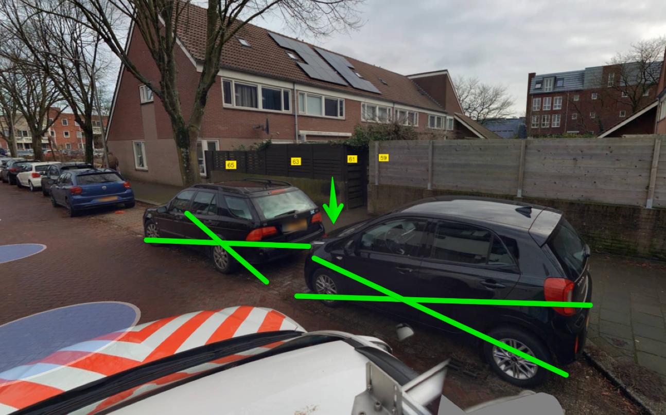 2 getekende groene kruisen op parkeerplaatsen waar laadplek moet komen