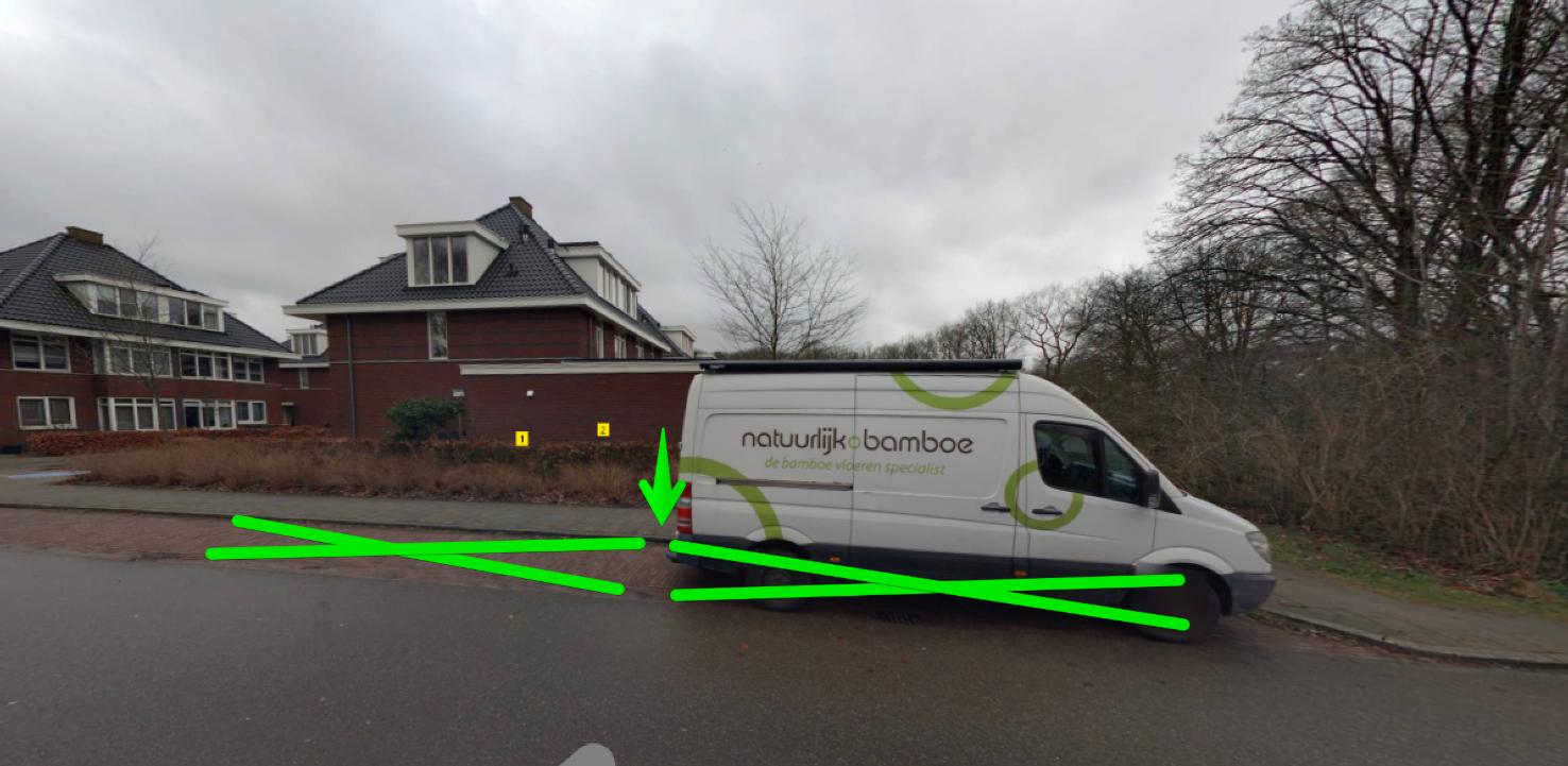 2 getekende groene kruisen over parkeerplaatsen waar laadpaal moet komen