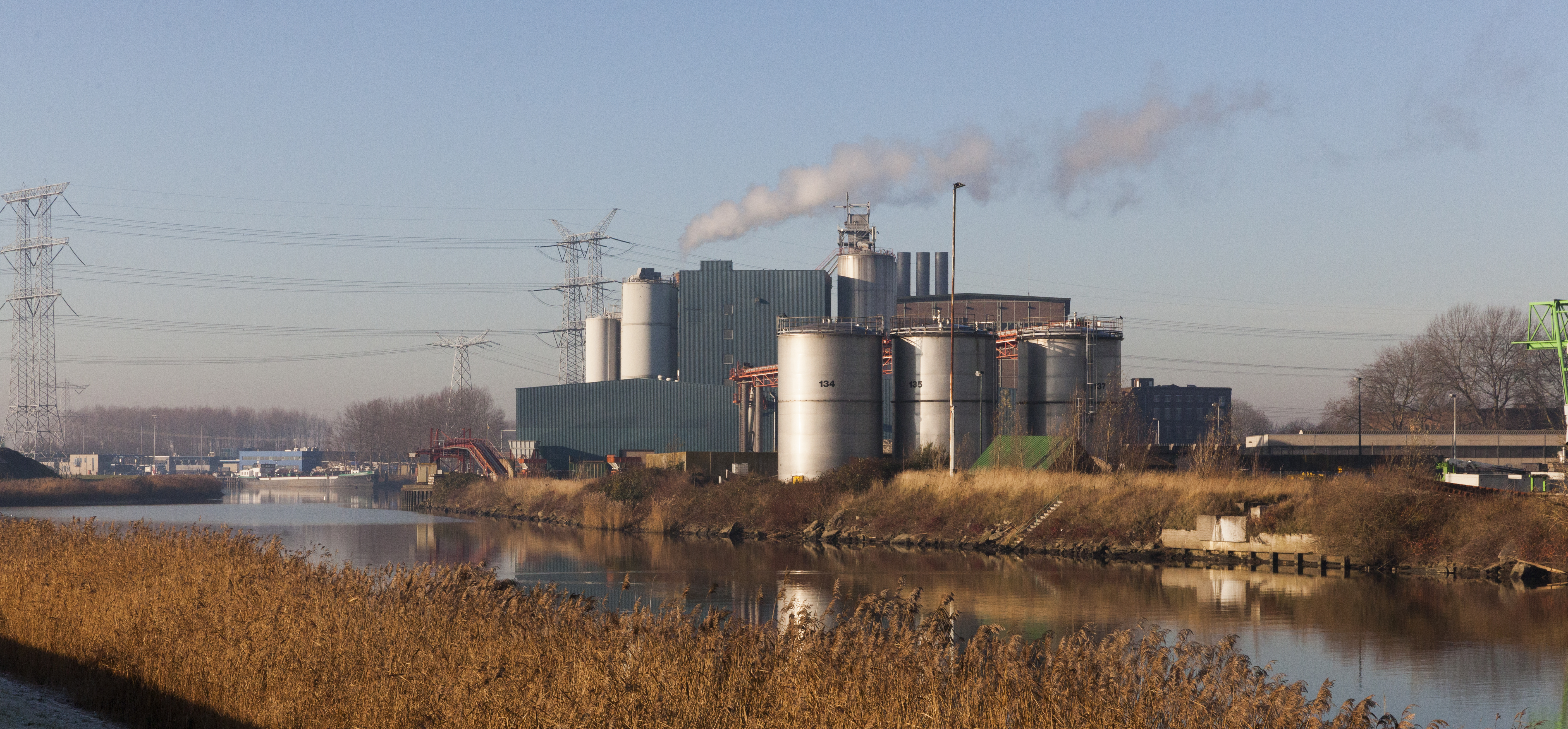 Foto van een fabriek op bedrijventerrein Gasthuiswaard