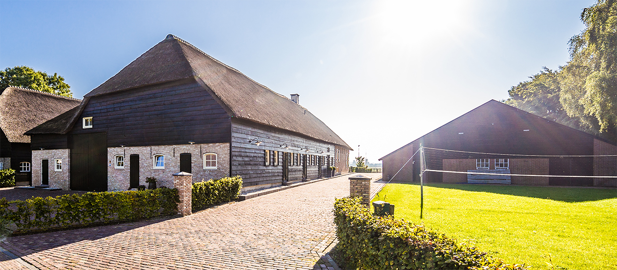 foto van een boerderij in het buitengebied