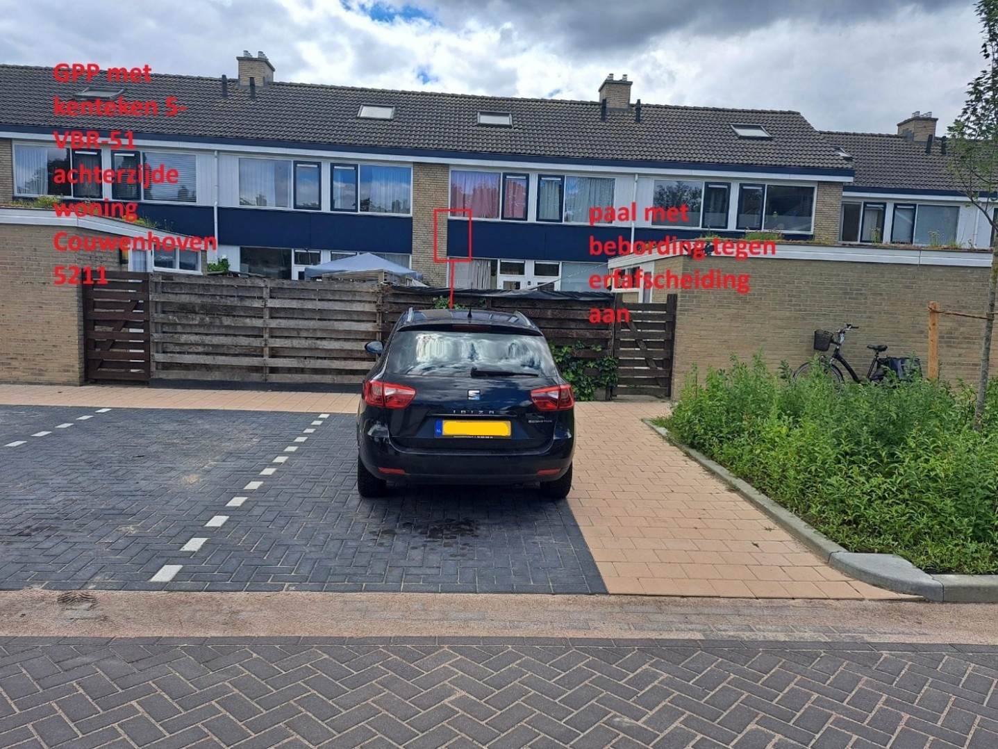 Geparkeerde auto op beoogde gehandicaptenparkeerplaats Couwenhoven 5211