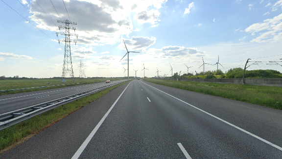 Afbeelding 5.28 Visualisatie 5, bovengrens. Positionering op de A15, vanaf de infrastructurele bundel. Zicht in westelijke richting