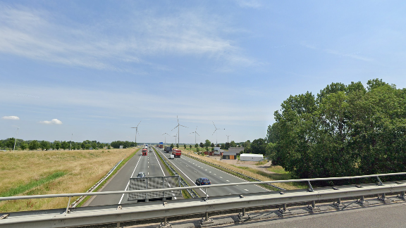 Afbeelding 5.27 Visualisatie 4, bovengrens. Positionering op de N323, vanaf de infrastructurele bundel. Zicht in oostelijke richting