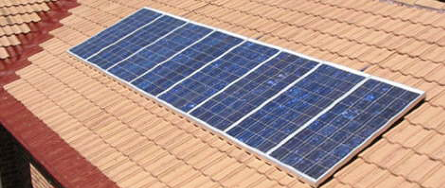 Afb. 16 PV-panelen met afmeting van ongeveer 1,55 x 0,80 meter (4,5 pan hoog, 4 pannen breed)