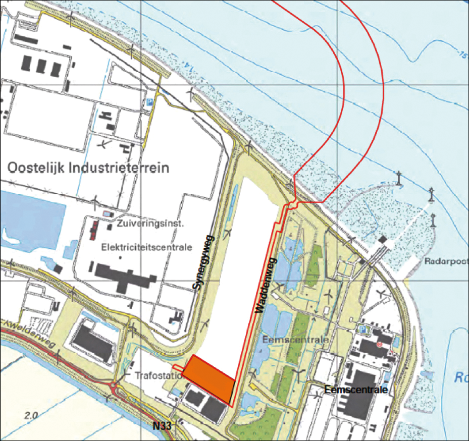 De geplande locatie voor het convertorstation (oranje vlak) in de Eemshaven.