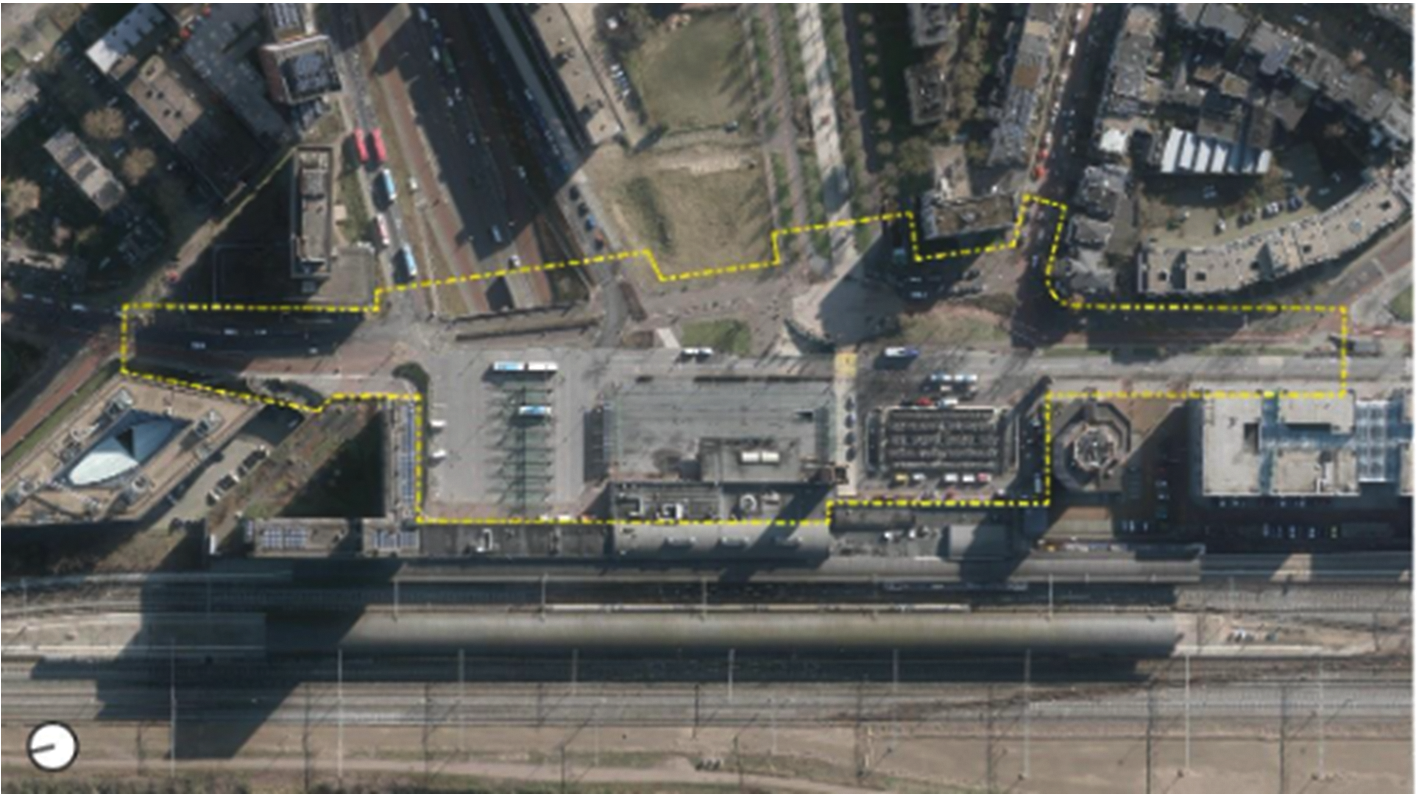 Figuur 1 Luchtfoto met begrenzing projectgebied (gele stippellijn)