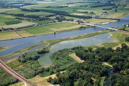 Afbeelding 1-2: Scheller en Oldeneler Uiterwaarden vanuit de lucht