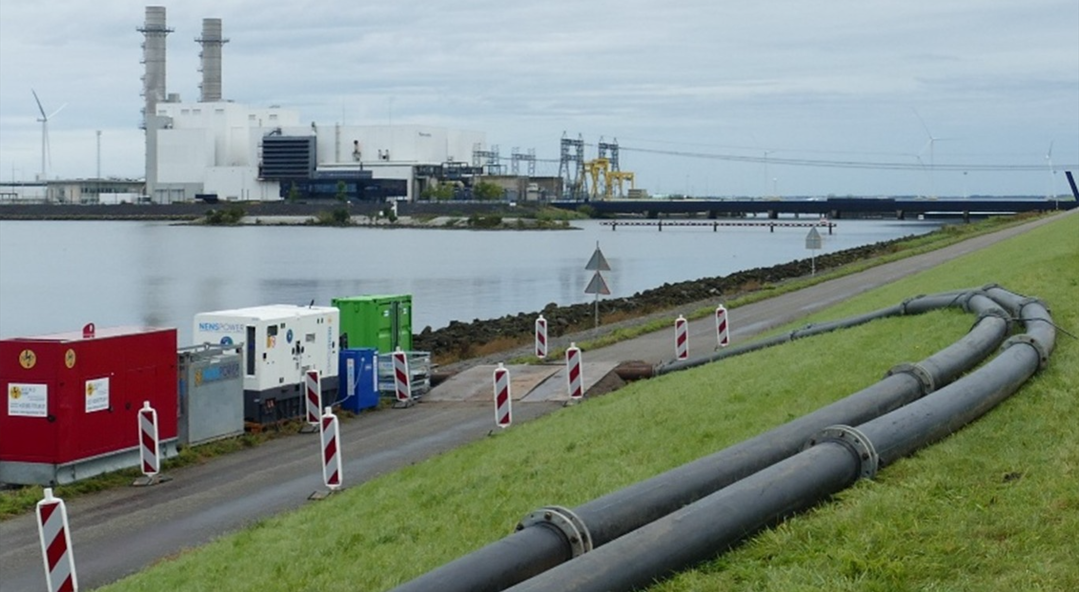 Afbeelding met buitenshuis, gras, hemel, water

Door AI gegenereerde inhoud is mogelijk onjuist.