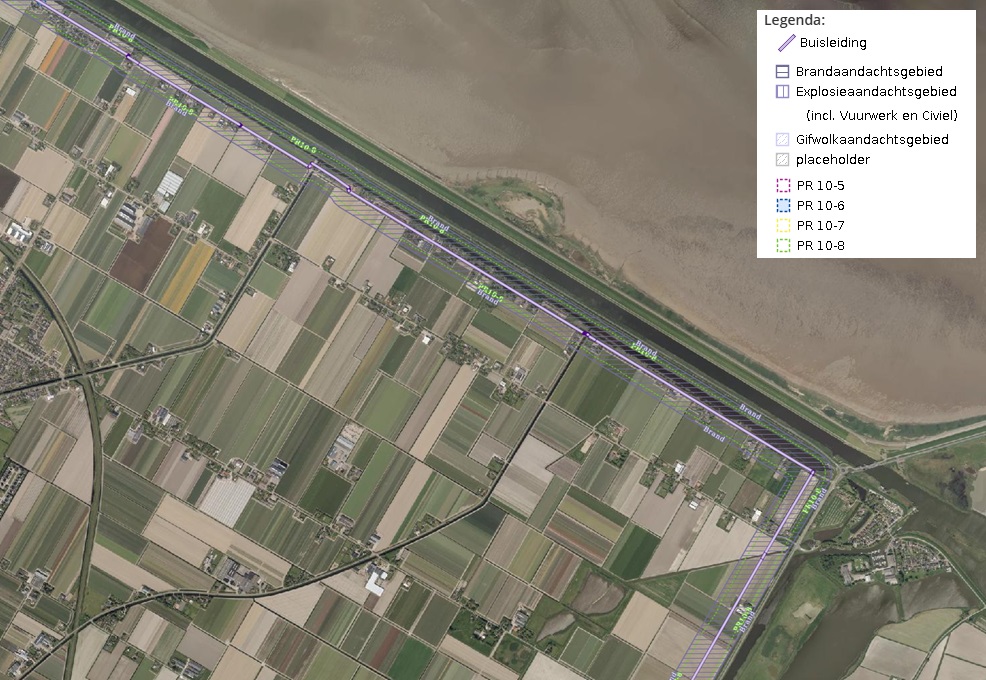 Op deze afbeelding is de gasleiding binnen het projectgebied weergegeven, inclusief de plaatsgebonden risicocontour en de aandachtsgebieden.
