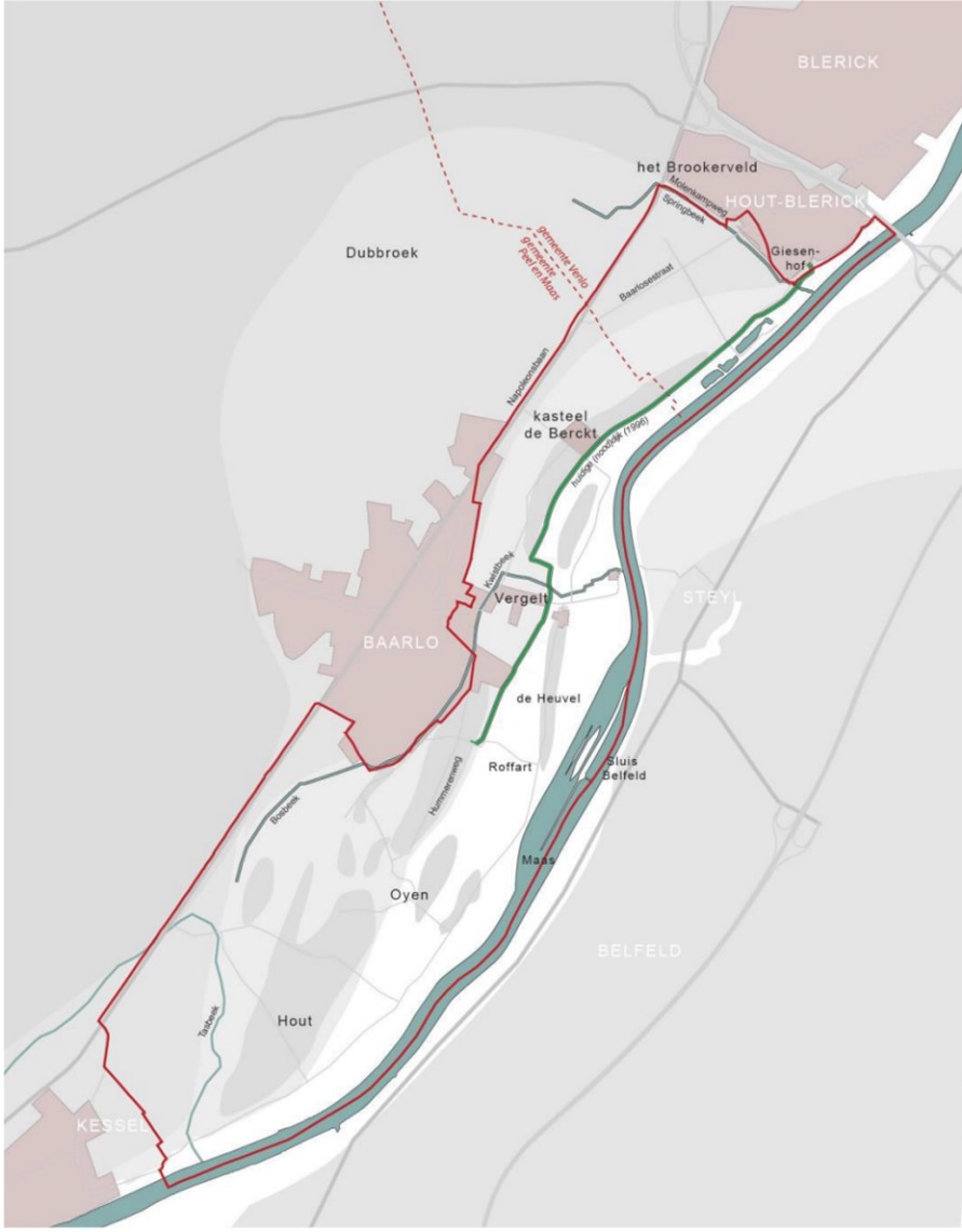 Figuur 1: Plangebied voor Programma Baarlo-Hout-Blerick. De begrenzing van het plangebied is met een dunne rode lijn weergegeven. De hogere en lagere delen in het gebied zijn in grijstinten weergegeven. De groene lijn geeft de locatie van de bestaande dijk weer.