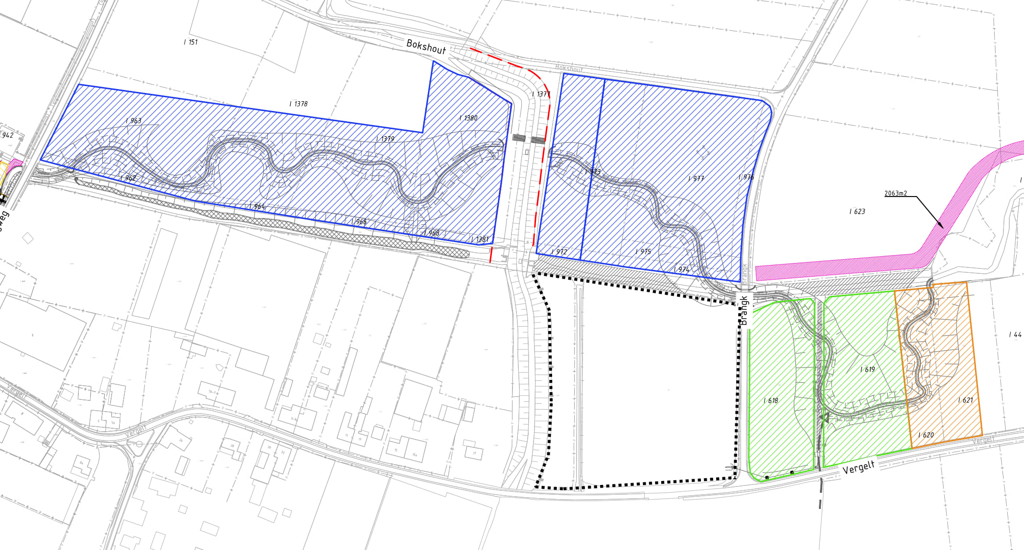 Figuur 17: Percelen (grondverwervingstekening) rond de beekloop met daarin het perceel zwart gestreept omkaderd waar vernatting optreedt. In bijlage I.c) staat de grondverwervingstekening met bijbehorende legenda.